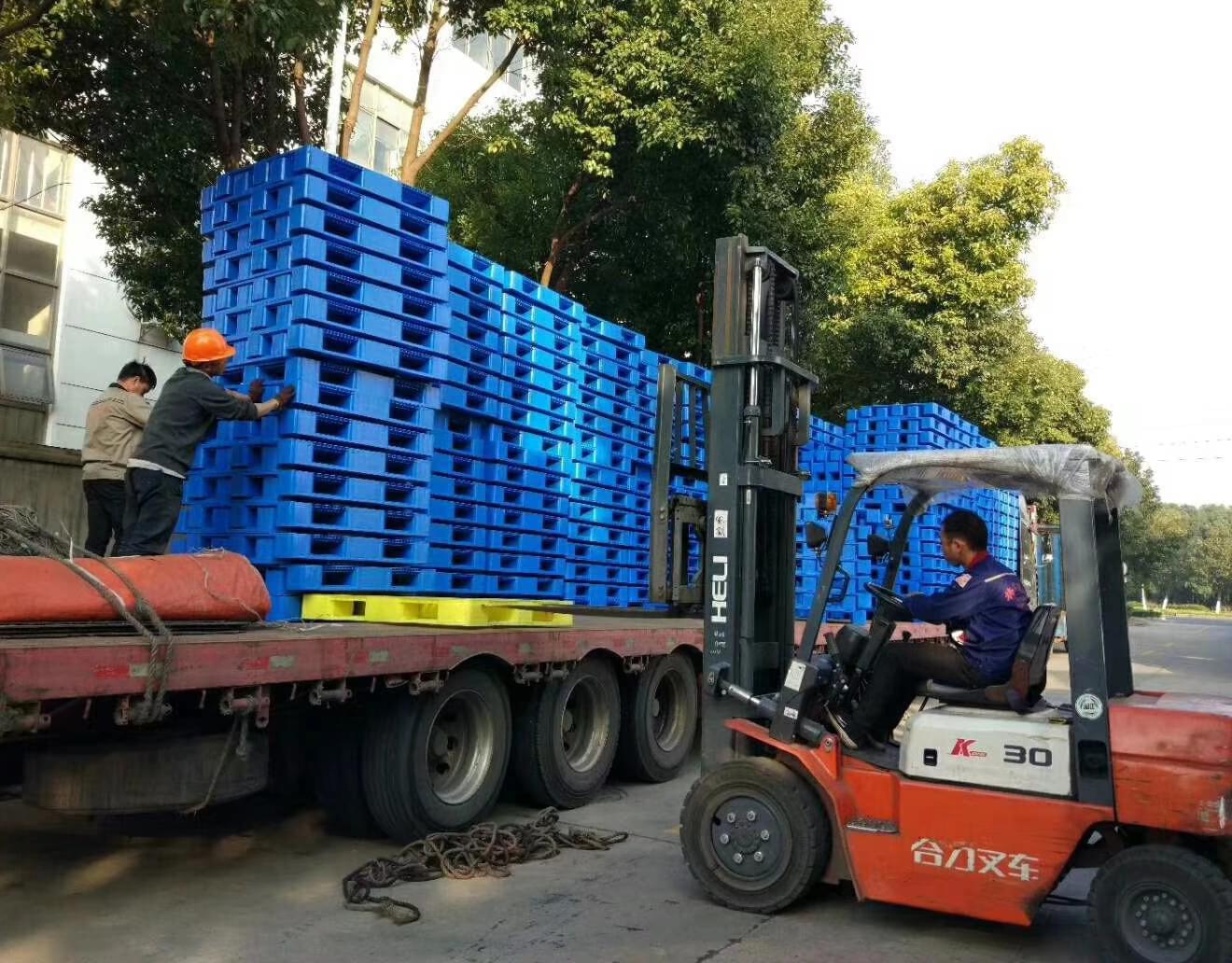 塑料托盤常用材質(zhì)有哪些？性能方面有何異同？