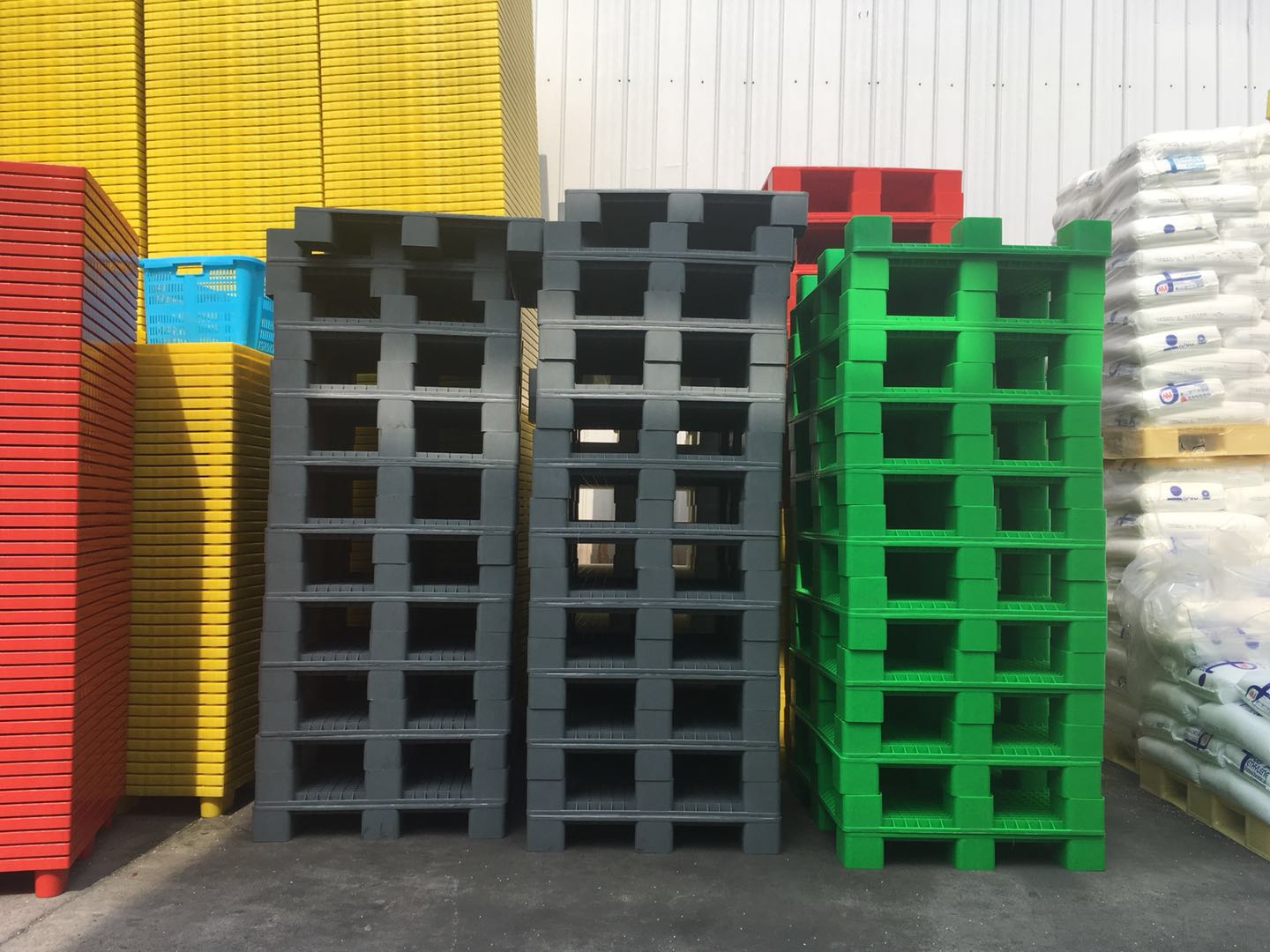 多彩的塑料托盤兄弟們，這些照片很靚！